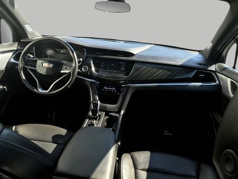 Certified 2025 Cadillac XT6 Premium Luxury image 5