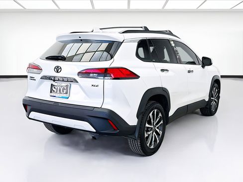 Used 2022 Toyota Corolla Cross XLE w/ Black Badges Package (TMS) FWD image 4