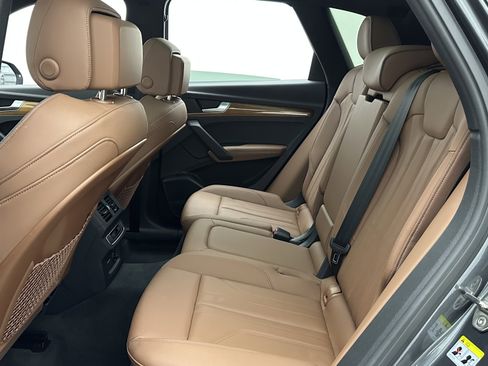 Used 2022 Audi Q5 e Premium Plus w/ Premium Plus Package image 30