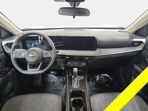 Used 2025 Nissan Kicks SV AWD/4WD image 10
