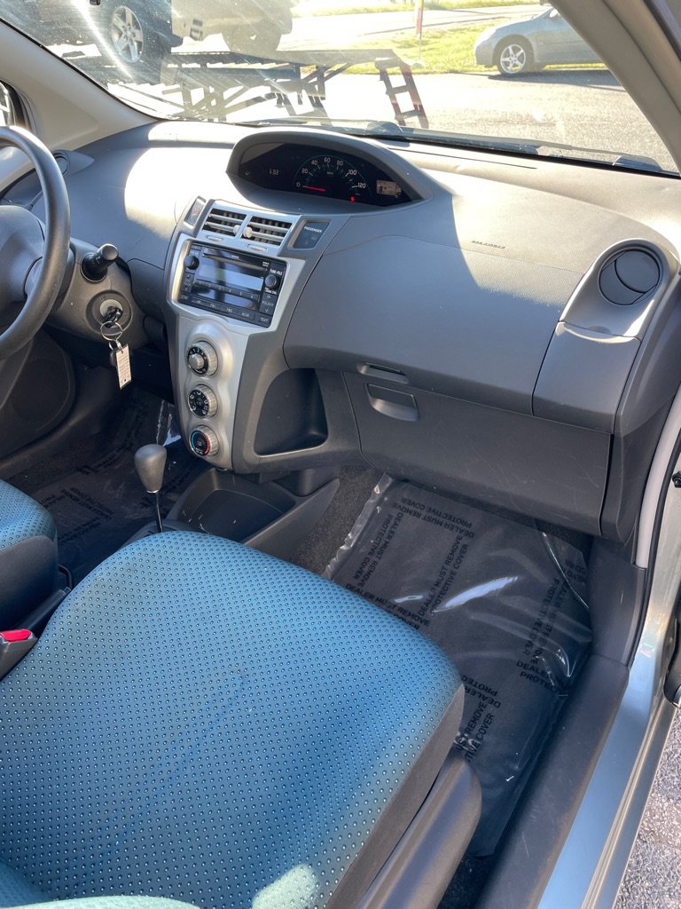 Used 2008 Toyota Yaris 2-Door Hatchback FWD image 17