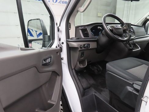 Used 2024 Ford Transit 250 Low Roof AWD w/ Exterior Upgrade Package image 32