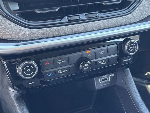 Used 2022 Jeep Compass Sport image 26