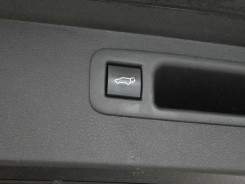 Used 2023 Toyota Highlander XLE FWD image 21