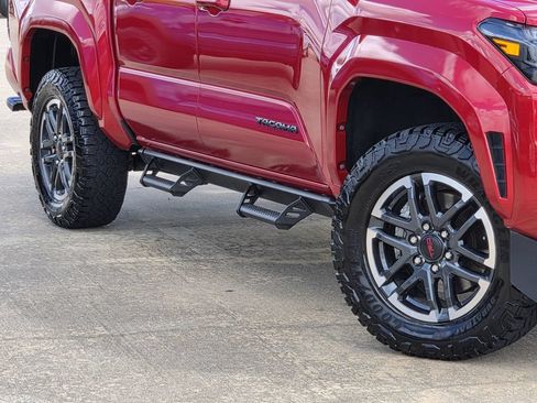 Used 2025 Toyota Tacoma TRD Sport AWD/4WD image 11
