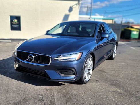Used 2019 Volvo S60 T5 Momentum w/ Premium Package FWD image 1