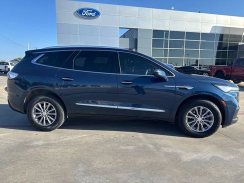 Used 2022 Buick Enclave Essence FWD image 2