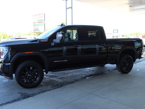 Used 2024 GMC Sierra 3500 AT4 w/ AT4 Premium Plus Package AWD/4WD image 8