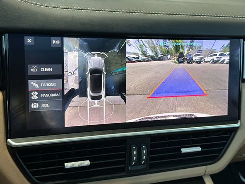Used 2020 Porsche Cayenne Turbo AWD/4WD image 22
