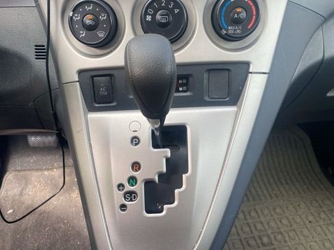 Used 2009 Toyota Matrix S image 19