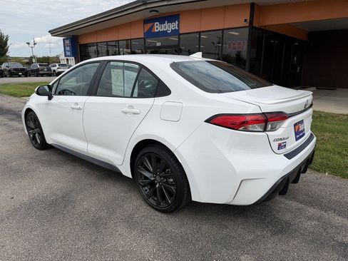 Used 2025 Toyota Corolla SE FWD image 3