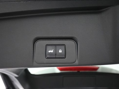 Used 2025 Nissan Rogue SV AWD/4WD image 23