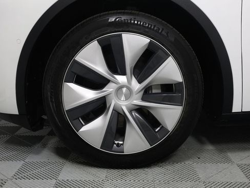 Used 2021 Tesla Model Y Long Range AWD/4WD image 29