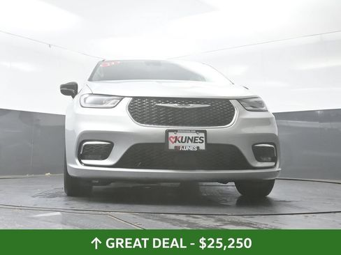 Used 2024 Chrysler Pacifica Touring-L FWD image 52