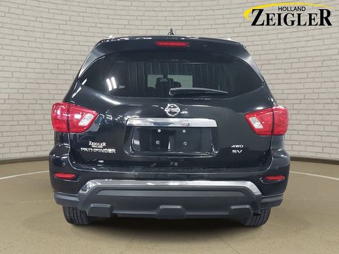 Used 2020 Nissan Pathfinder SV image 6