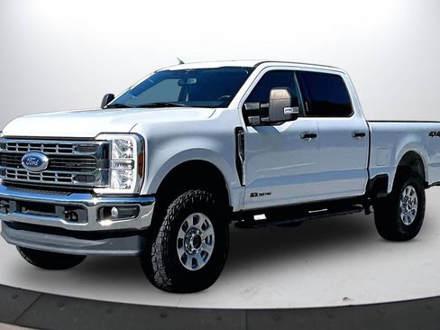 Used 2023 Ford F250 XLT AWD/4WD image 4