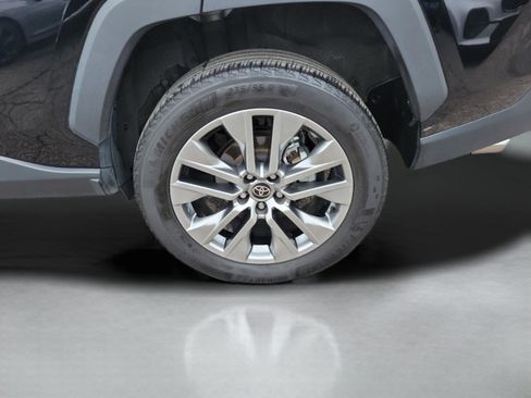 Used 2023 Toyota RAV4 XLE Premium image 8