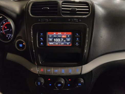 Used 2019 Dodge Journey SE image 25
