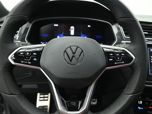 Used 2024 Volkswagen Tiguan SE R-Line image 13