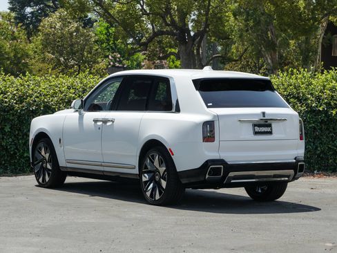 New 2026 Rolls-Royce Cullinan AWD/4WD image 5
