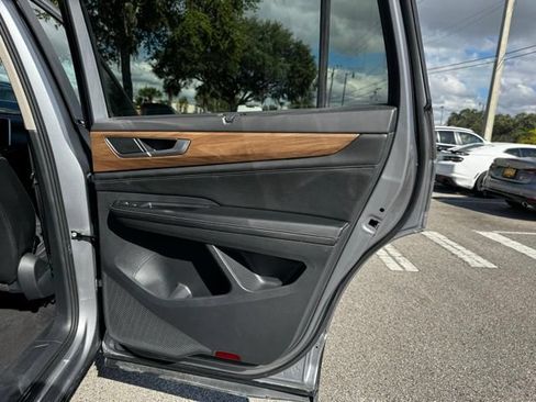 Used 2024 Volkswagen Atlas SE FWD image 18