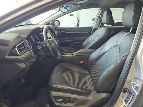 Used 2020 Toyota Camry SE FWD image 8