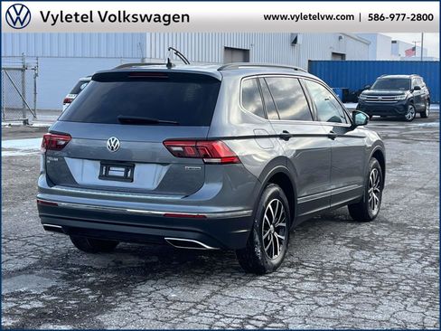 Certified 2021 Volkswagen Tiguan SE w/ Panoramic Sunroof Package image 3