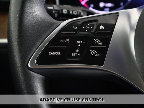 Used 2025 Mercedes-Benz GLC 350e 4MATIC image 4