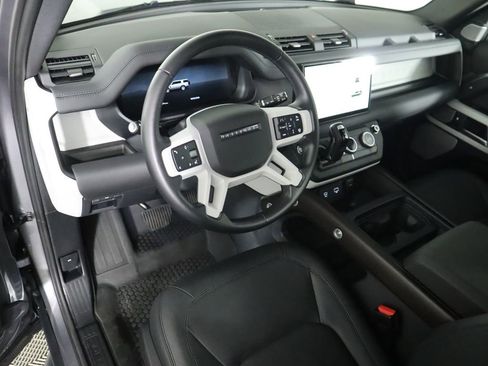 Used 2024 Land Rover Defender 130 S image 9