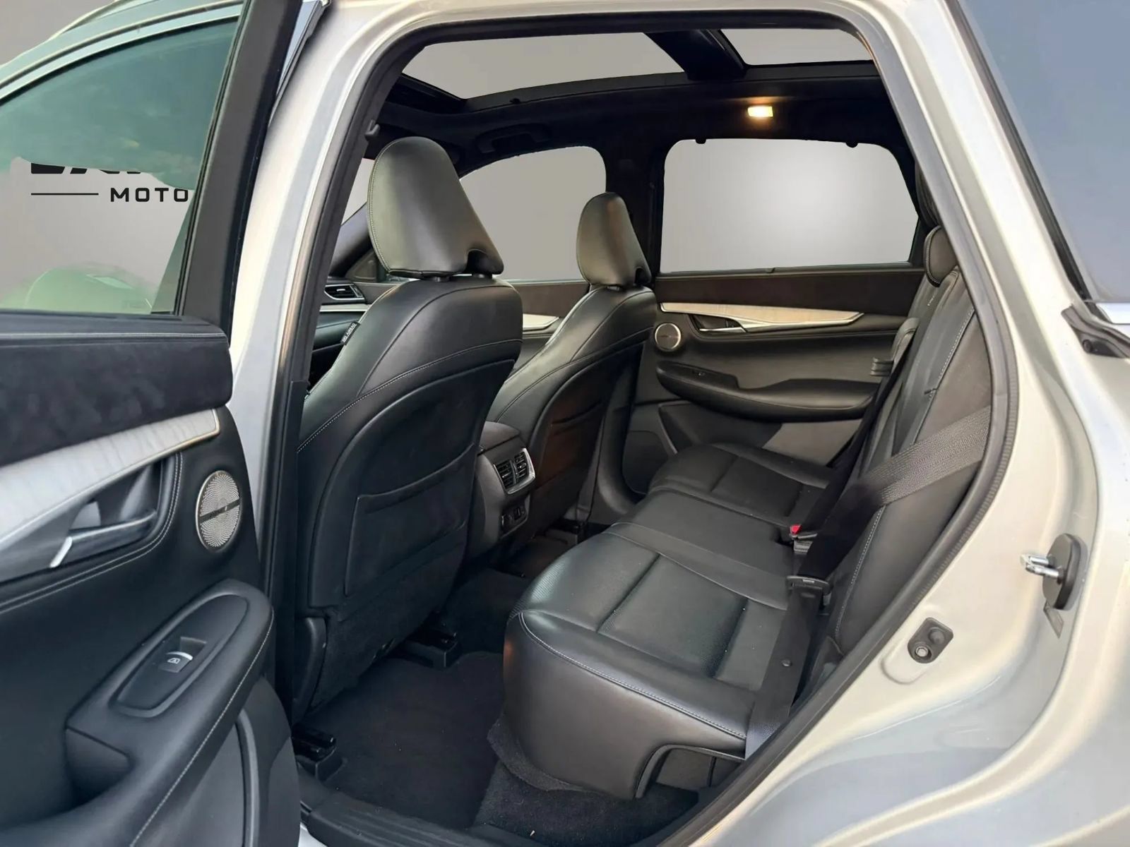 Used 2019 INFINITI QX50 Essential w/ Sensory Package AWD/4WD image 15