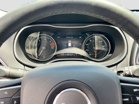 Used 2019 Jeep Cherokee Limited FWD image 12
