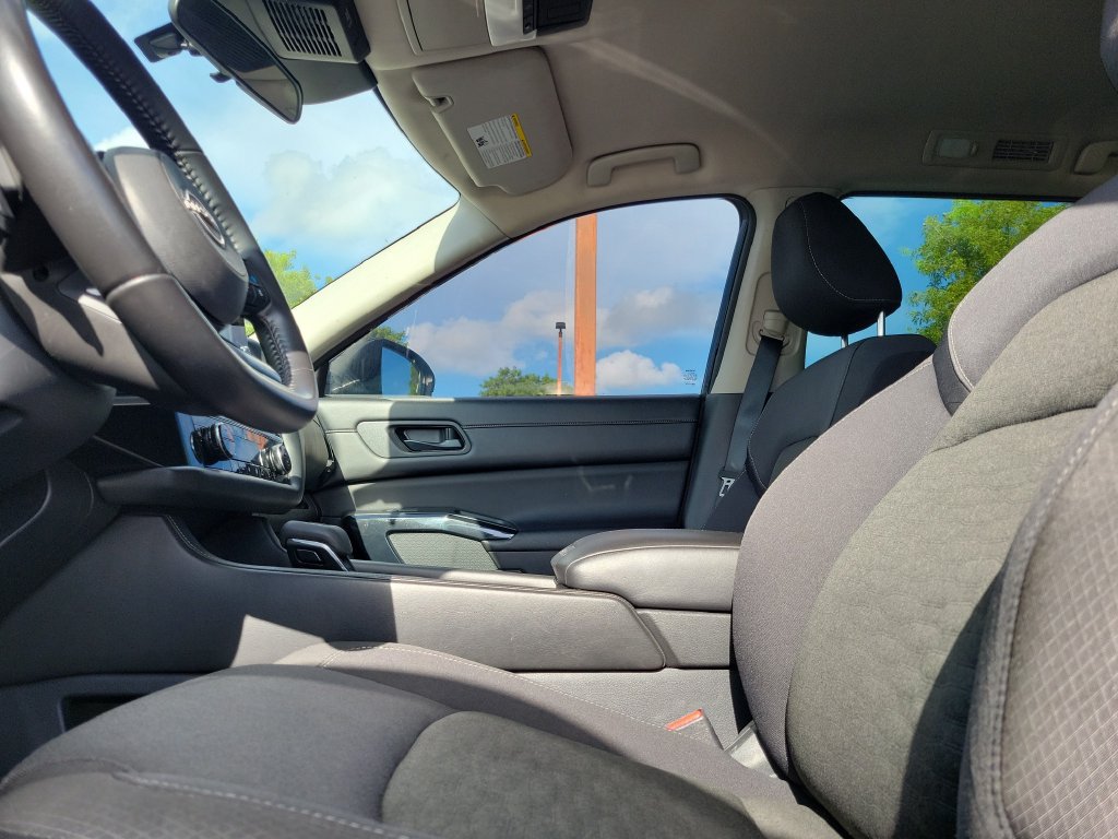 Used 2024 Nissan Pathfinder SV FWD image 27