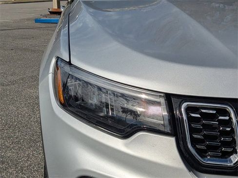 Certified 2025 Jeep Compass Limited image 9