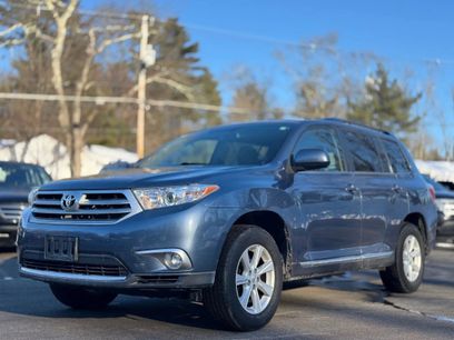 Used 2011 Toyota Highlander SE w/ Tow Pkg