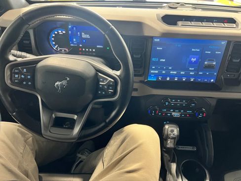 Used 2022 Ford Bronco Wildtrak image 32