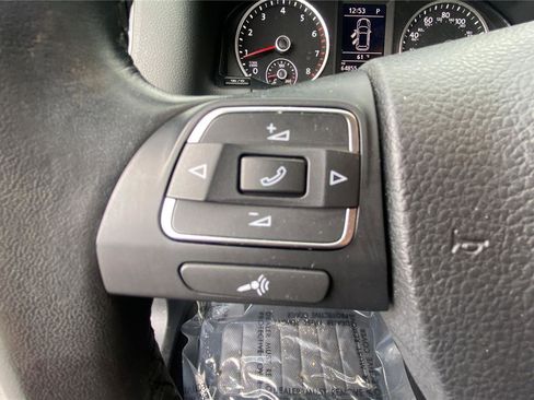 Used 2017 Volkswagen Tiguan S image 7