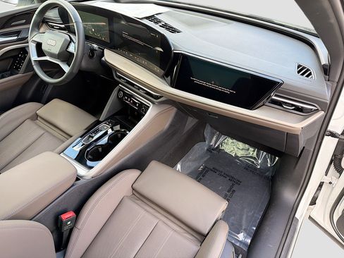 Certified 2025 Audi Q5 Prestige AWD/4WD image 13