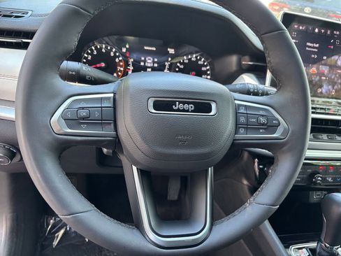 Used 2025 Jeep Compass Limited image 28