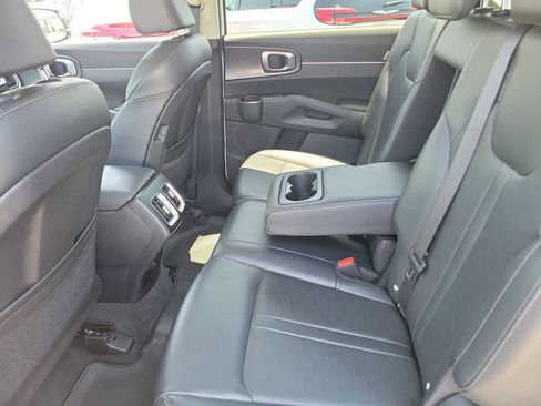 Used 2024 Kia Sorento S AWD/4WD image 11