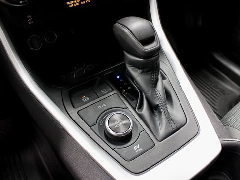 Used 2022 Toyota RAV4 LE image 34