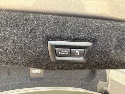 Used 2025 BMW 530i w/ Premium Package image 29