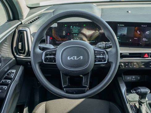 Used 2025 Kia Sorento LX FWD image 25