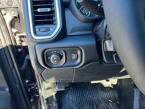New 2025 RAM 5500 4x4 Regular Cab image 23
