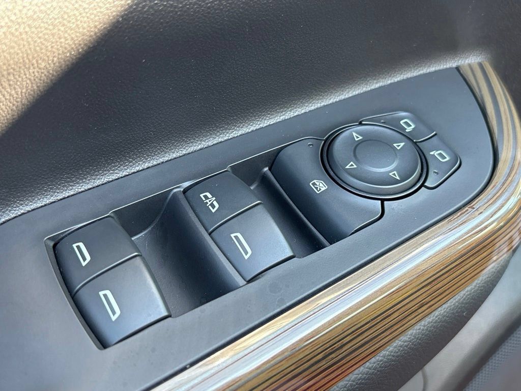 Used 2023 GMC Acadia SLE FWD image 18