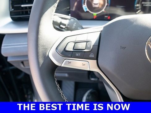 New 2025 Volkswagen Tiguan SE image 23