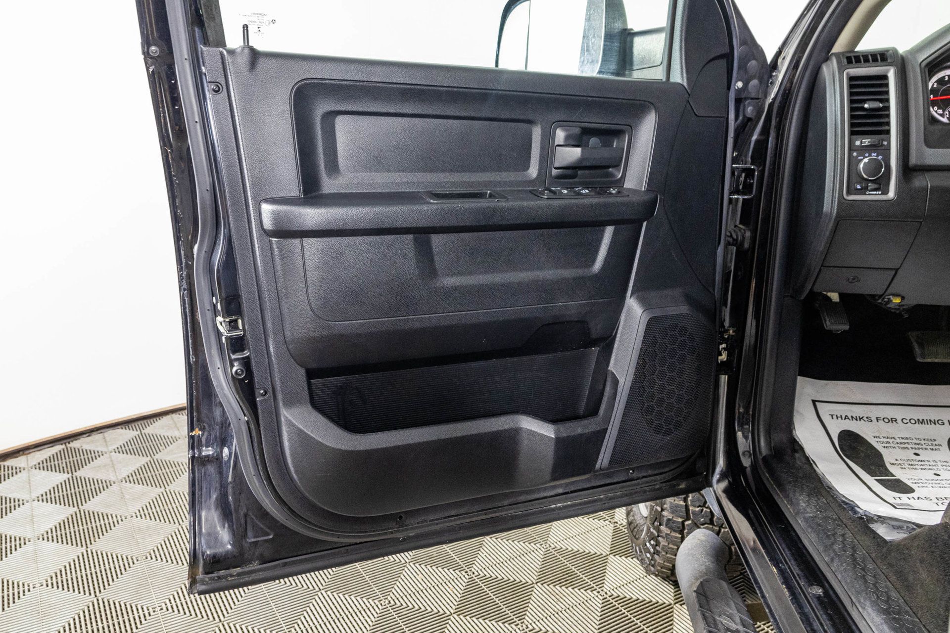 Used 2014 RAM 2500 Tradesman w/ Chrome Appearance Group AWD/4WD image 30