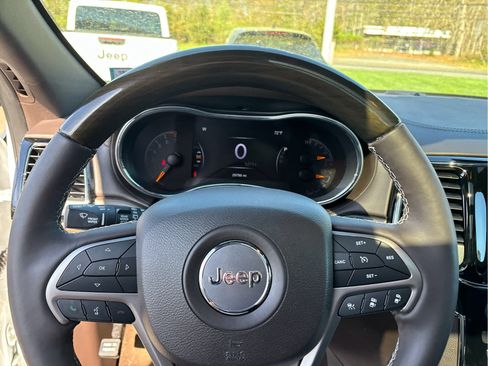 Used 2019 Jeep Grand Cherokee Overland image 10