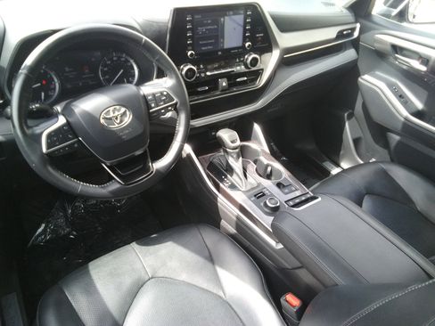 Used 2021 Toyota Highlander Limited AWD/4WD image 16