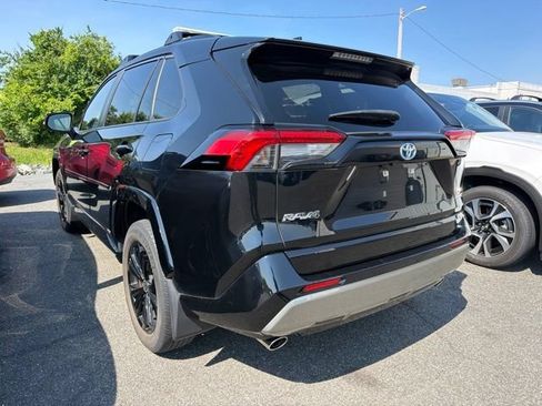 Used 2023 Toyota RAV4 SE w/ Convenience Package AWD/4WD image 4