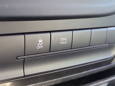 Used 2018 RAM 1500 Express image 22